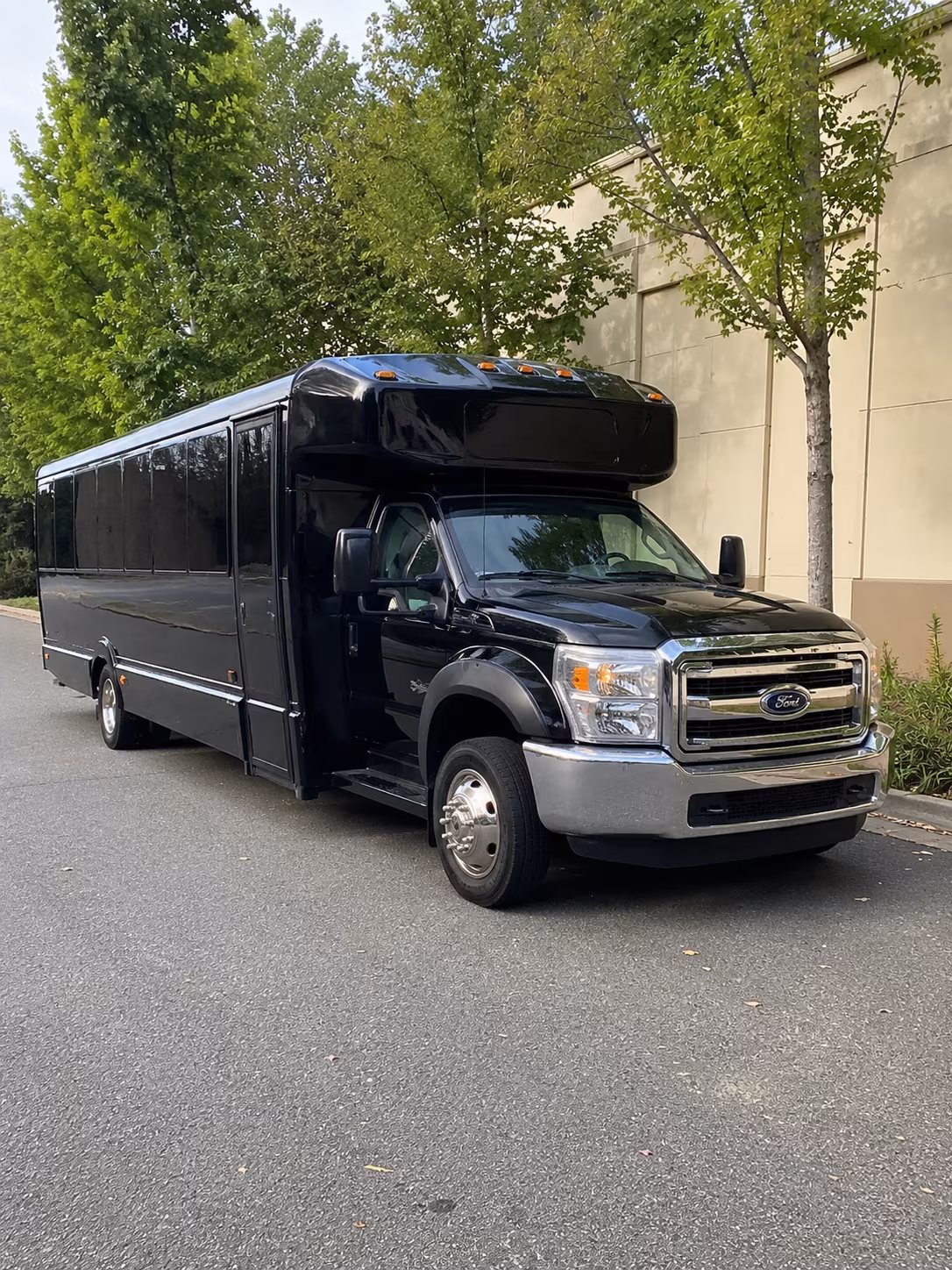 Lynn Winery Tour & Pub Crawl Transportation